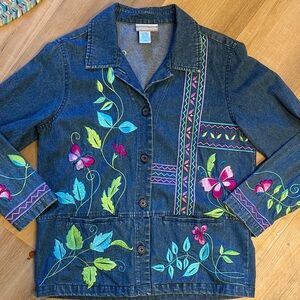 Coldwater Creek Denim Jacket with Floral Embroidery, pockets in front M-L
